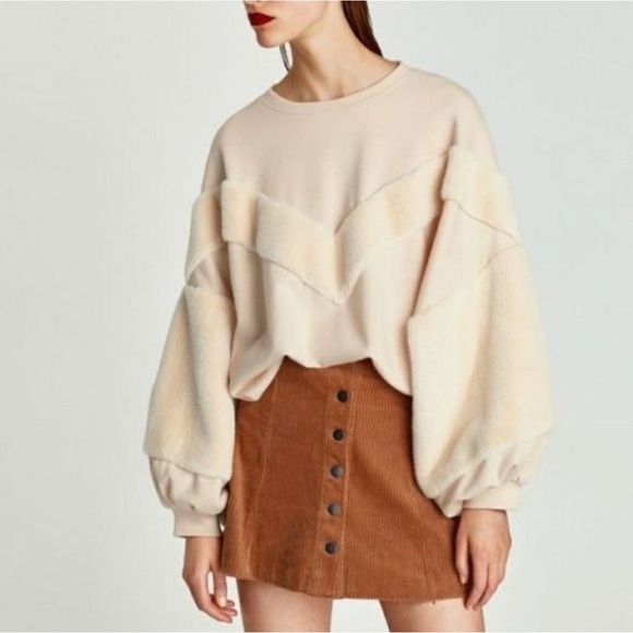Zara Tops - Zara Pinkish Cream Off White Oversized Sweatshirt Top Faux Fur Drop Shoulder